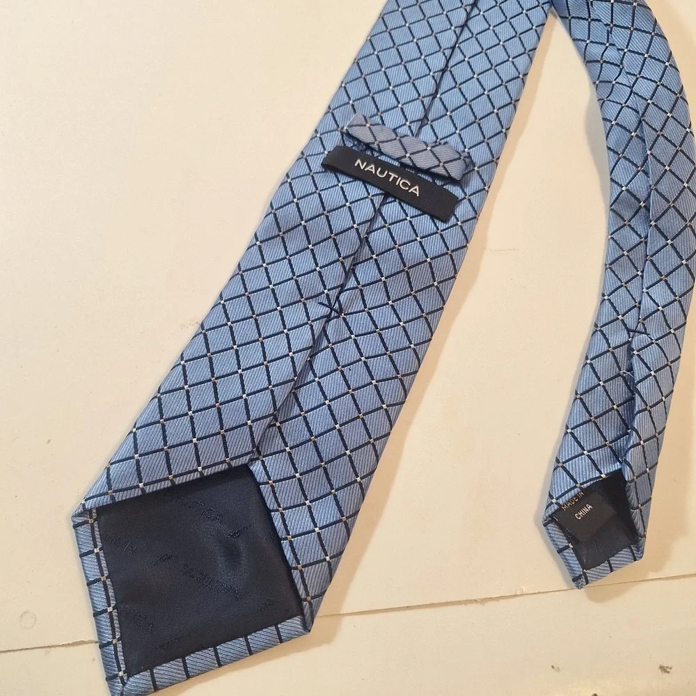 Nautica Silk Men's Woven Tie‎ Blue Black White Geometric Pattern Pointed Style
